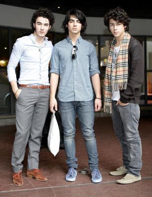 jonas-brothers-twilight.jpg