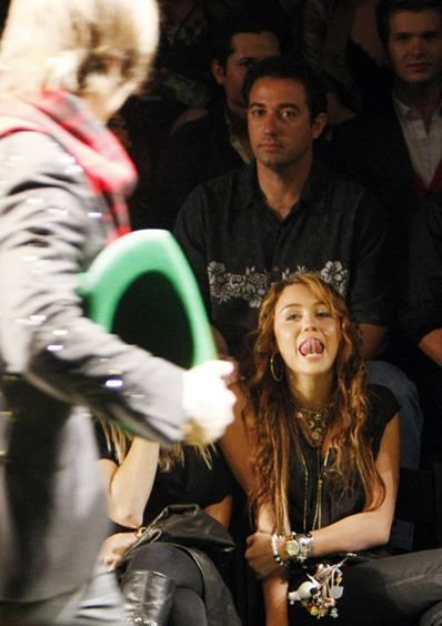 miley-cyrus-baby-ho.0.0.0x0.400x564.jpeg