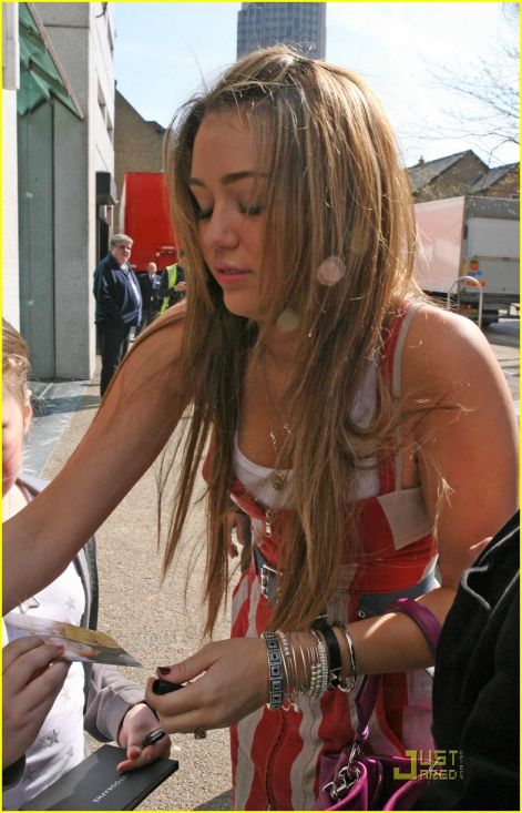 miley-cyrus-candy-stripe-sweet-02.jpg