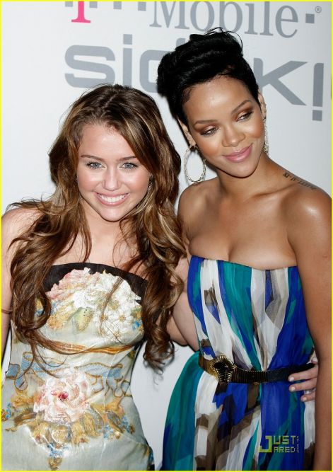 miley-cyrus-grammy-honor-clive-davis-01.jpg