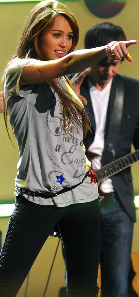 miley_cyrus_at_kids_inaugural_2_cropped_filtered.jpg